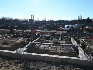 Fotbalový stadion v Hradci se nejspíš ještě prodraží. Strabag chce s městem jednat o zvýšení ceny
