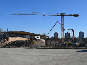 Fotbalový stadion v Hradci se nejspíš ještě prodraží. Strabag chce s městem jednat o zvýšení ceny