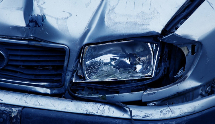U Aše došlo k tragické dopravní nehodě. Osobní automobil se střetl s nákladním