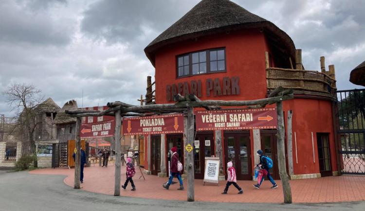 Safari Park poslal zasaženým zoologickým zahradám na Ukrajině 200 tisíc korun