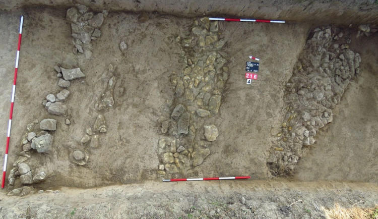 V Litohradech archeologové objevili pozůstatky gotických kamen. Byla součástí honosného obydlí