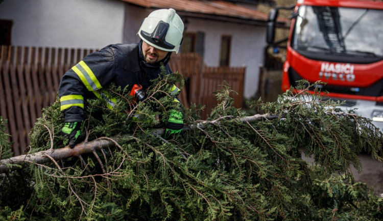 Do hradeckého kraje se opět vrátí silný vítr. Meteorologové vydávají varování