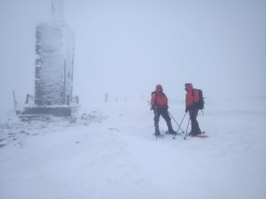 Pod vrcholem Sněžky narazili hasiči na vyčerpaného muže. Měl u sebe kytaru, ale zimní vybavení chybělo