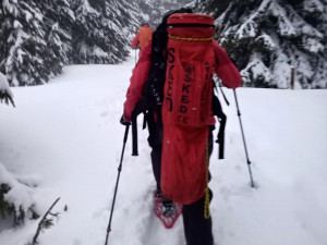 Pod vrcholem Sněžky narazili hasiči na vyčerpaného muže. Měl u sebe kytaru, ale zimní vybavení chybělo