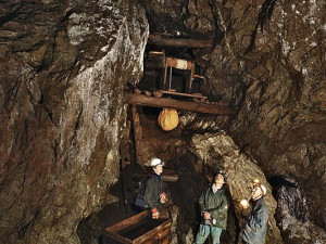 Uvnitř Sněžky se staví. Historická štola Prokop už je průchodná