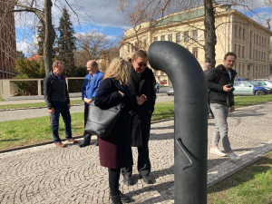 Hradec Králové má svůj Poesiomat. Přehraje R.U.R., hokejové fanoušky i písničkáře Horáka