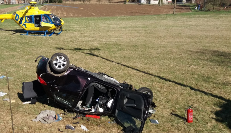 Po střetu auta s kamionem na Rychnovsku zemřela spolujezdkyně z osobního vozidla