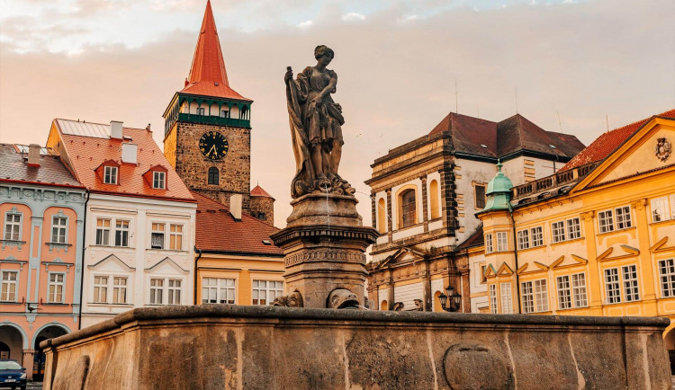 Jičín nechá opravit památkově chráněnou kašnu Amfitrité na Valdštejnově náměstí