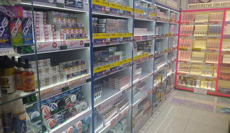 Celníci kontrolovali označení cigaret. Zabavili přes tisíc krabiček