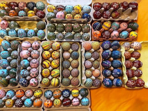 Bez malování by mě nebavil svět, říká pětasedmdesátiletá Helena, která dvacet let zdobí kraslice