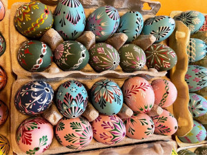 Bez malování by mě nebavil svět, říká pětasedmdesátiletá Helena, která dvacet let zdobí kraslice