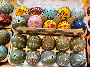 Bez malování by mě nebavil svět, říká pětasedmdesátiletá Helena, která dvacet let zdobí kraslice