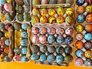 Bez malování by mě nebavil svět, říká pětasedmdesátiletá Helena, která dvacet let zdobí kraslice