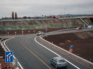 Hradec Králové nechá změřit hluk z dálnice D11 na západním okraji města