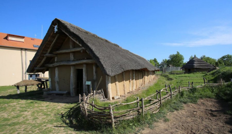 Archeopark Všestary zahájí sezonu výstavou zaměřenou na kamenné nástroje