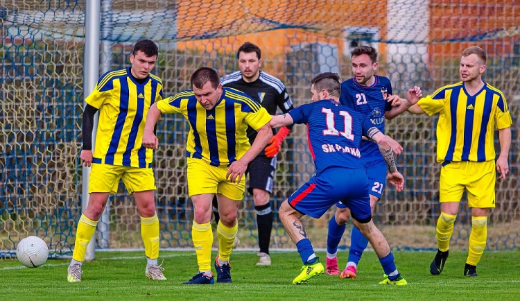 VIDEO: Schick ze Čkyně. Fotbalista Bujok skóroval v I.A třídě z půlky hřiště