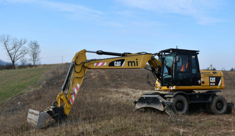 Soud potvrdil vyvlastnění pozemků v obchvatu Jaroměře. ŘSD chystá jeho stavbu