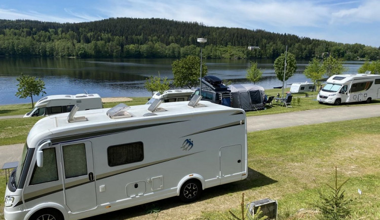 Jižní Čechy se chystají na karavany. Nová parkovací místa mají turisty zavést do různých koutů regionu
