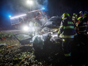 Tragická nehoda omezila dopravu u Dobrušky. Jedna mrtvá, další dvě osoby zraněné