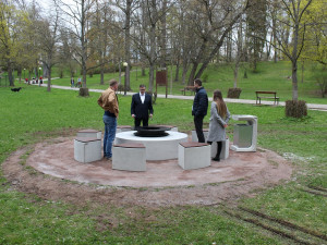 Dvůr Králové nad Labem má v parku nový veřejný gril s ohništěm