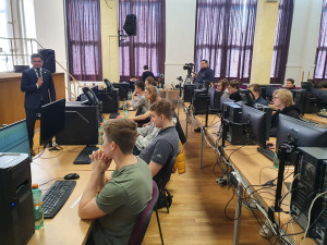 Středoškoláci ubránili jadernou elektrárnu před kybernetickým útokem. Cvičení mělo úspěch