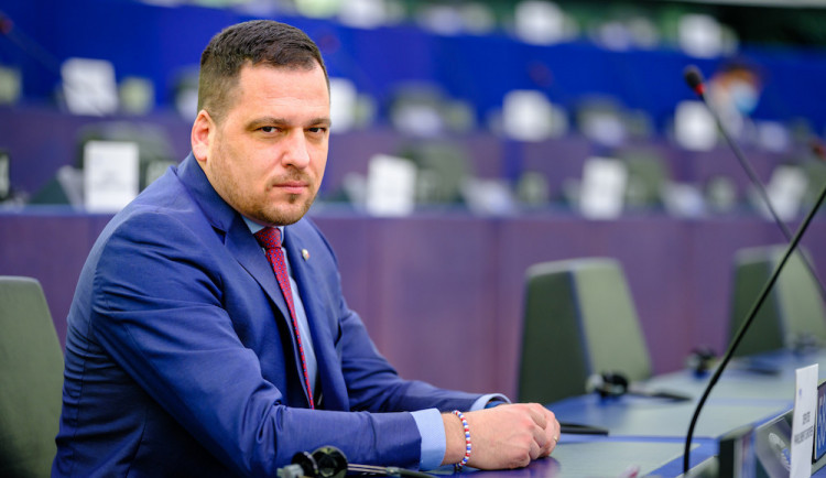 GLOSA: Konečně budeme mít jednotnou nabíječku na telefony a další zařízení 