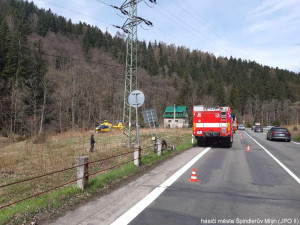 Na Labi pod Špindlerovým Mlýnem se převrhl raft. Jeden z vodáků zemřel