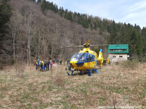 Na Labi pod Špindlerovým Mlýnem se převrhl raft. Jeden z vodáků zemřel