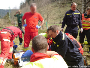 Na Labi pod Špindlerovým Mlýnem se převrhl raft. Jeden z vodáků zemřel