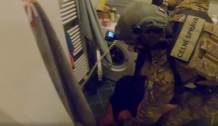 Muž z Brna měl doma drogy za miliony korun i morfium z období druhé světové války