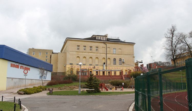 Dvůr Králové bude pokračovat v opravách historického Hankova domu