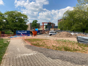 U Aldisu roste lávka přes Labe. Ne všichni s její stavbou souhlasili