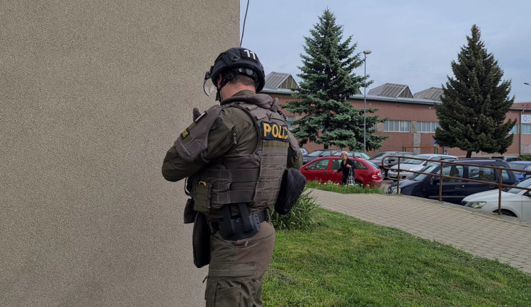 Panika na jižní Moravě. Žák se do školy vybavil plynovou zbraní