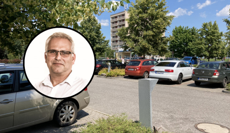 Město chce vlastní parkovací systém. S financováním parkování musí pomoct stát, říká náměstek Marek
