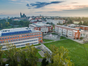 Fakulta informatiky a managementu hradecké univerzity začala učit uprchlíky česky