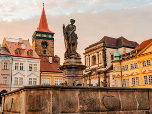 Jičín vybral restaurátorku, která opraví historickou kašnu se sochou Amfitrité na Valdštejnově náměstí