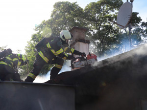 Rekreační chata v Hradci Králové lehla popelem. Škoda se vyšplhala na dva miliony korun