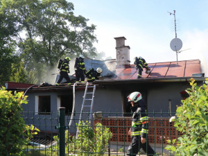 Rekreační chata v Hradci Králové lehla popelem. Škoda se vyšplhala na dva miliony korun