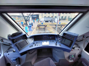 Do hradeckého kraje dorazil první vlak na vodík. S cestujícími projel trasu z Hradce do Jičína