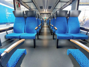 Do hradeckého kraje dorazil první vlak na vodík. S cestujícími projel trasu z Hradce do Jičína