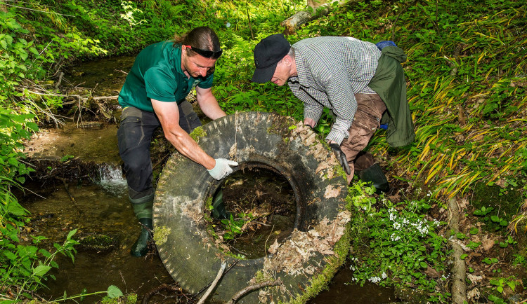 Krkonoše jsou opět o něco čistější. Správci parku nasbírali pět tun odpadků