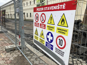 Uzavření křižovatky Fortna výrazné komplikace v dopravě nepřineslo. Na její stavbě město ušetří