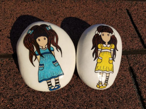 Hradcem putují kamínky na podporu Ukrajiny. Někoho potěší, někoho štvou