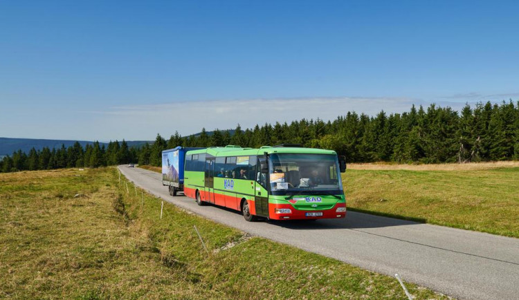 O víkendu vyjedou cyklobusy. Zájemce dovezou do Krkonoš, Českého ráje i Polska
