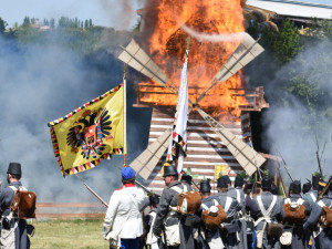 Výročí bitvy na Chlumu připomenou stovky historických vojáků a desítky koní