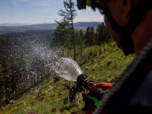 Hasiči při cvičení na Broumovsku