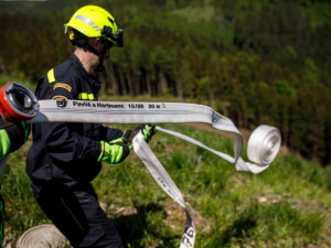 Hasiči při cvičení na Broumovsku