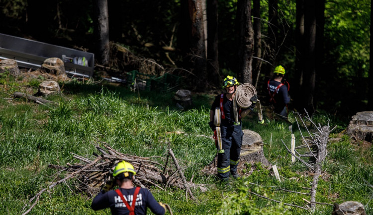 Hasiči při cvičení na Broumovsku