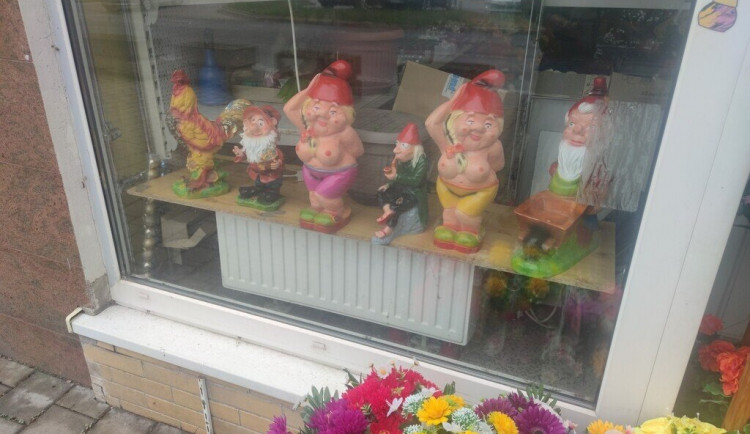 Ve výloze je porno, rozčiloval se nad nahou trpaslicí turista v Břeclavi