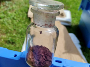 Policie si přišla pro dealera drog. Shodou okolností u něj zadržela i zloděje v pátrání